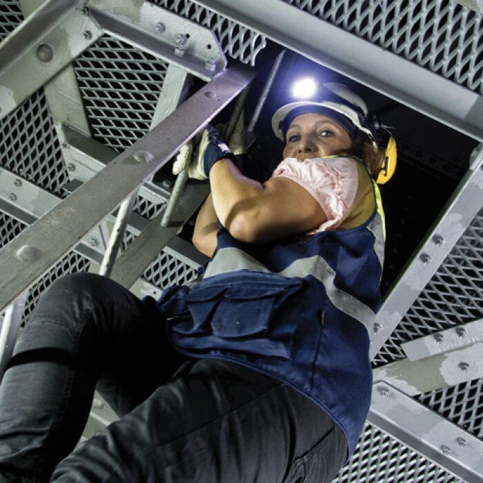 Trabalhadores na estrutura da ponte