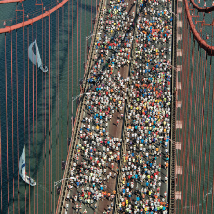 Vista arera sobre a corrida sobre a ponte