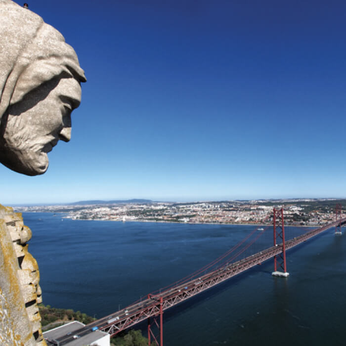 Vista do Cristo Rei para a ponte