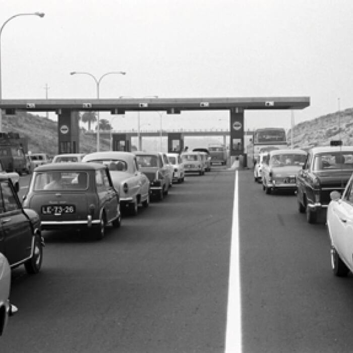 Primeiros veículos na ponte